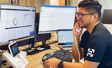 IT Support helping a client