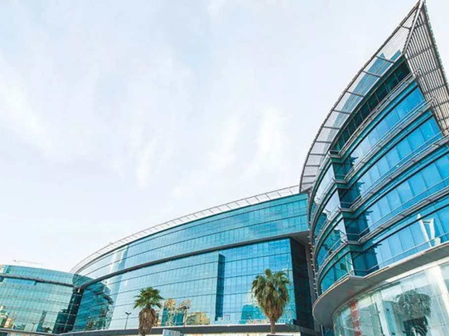Al Akaria Plaza showcases sleek, curved glass architecture, offering a modern and prestigious business environment in the heart of Riyadh.