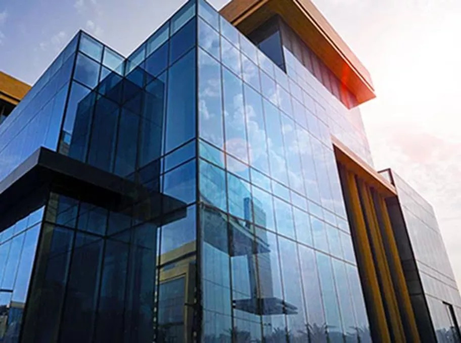 The bold, glass-clad architecture of Laysen Valley reflects innovation and prestige, home to Servcorp’s premium offices in one of Riyadh’s most distinguished business districts.